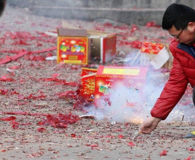 新春佳節(jié)在家包餃子，一凍就裂？難道餃子機還有防凍裂功能？