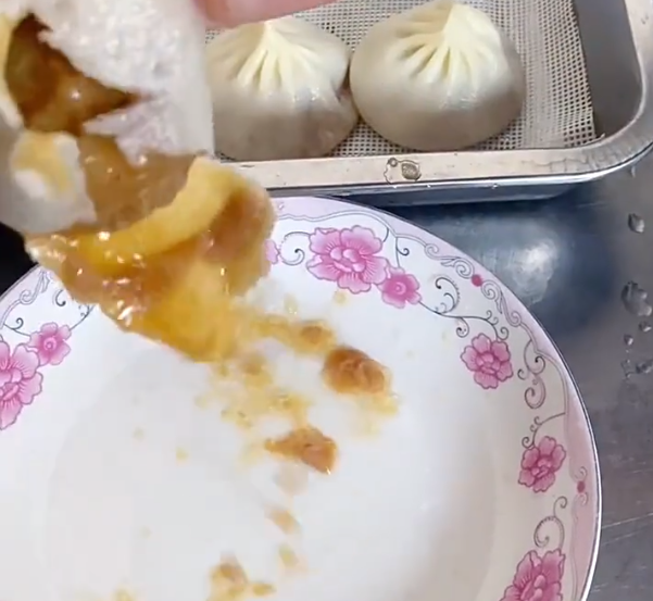 灌湯包機怎么做出帶湯的包子 灌湯包機怎么做出帶湯的包子