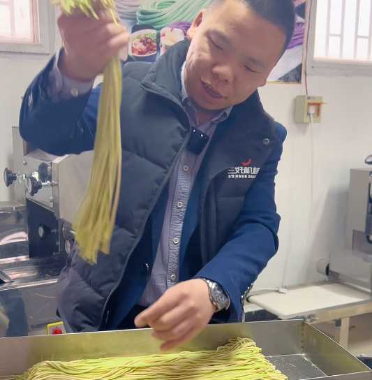 三好小型面條機 三好小型面條機