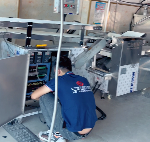 饅頭機(jī)安裝現(xiàn)場 饅頭機(jī)安裝現(xiàn)場