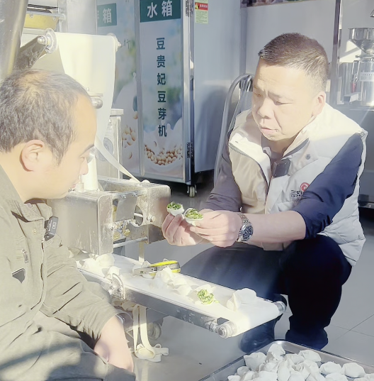 怎么使用餃子機包素餡餃子